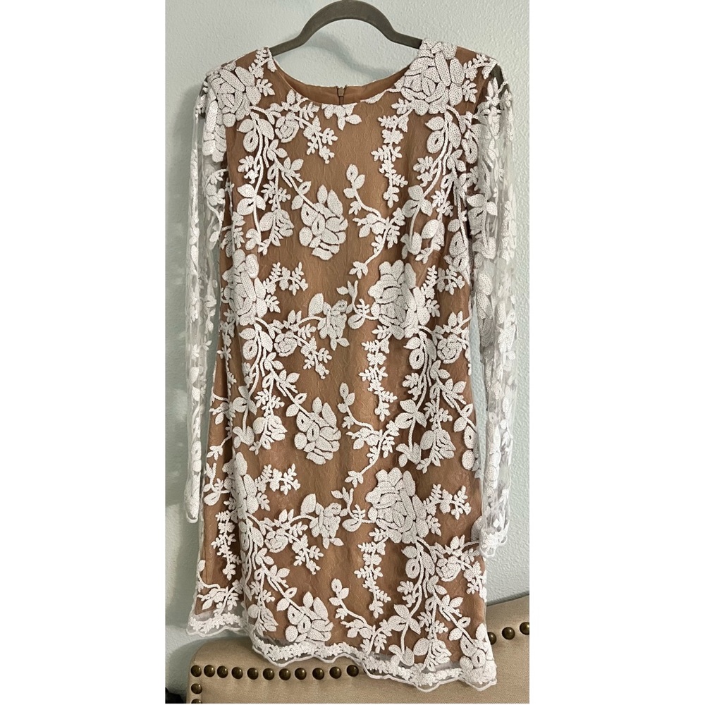 Dress the population dress size: M (white sparkle embroidery with nude inlay)